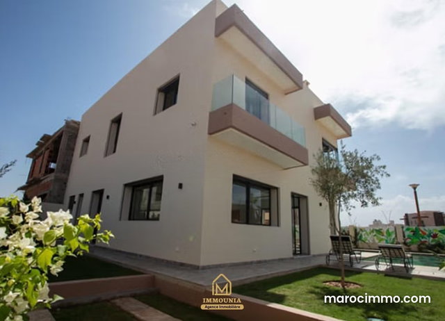Villa à vendre – 400 m² sur 2 niveaux — 4