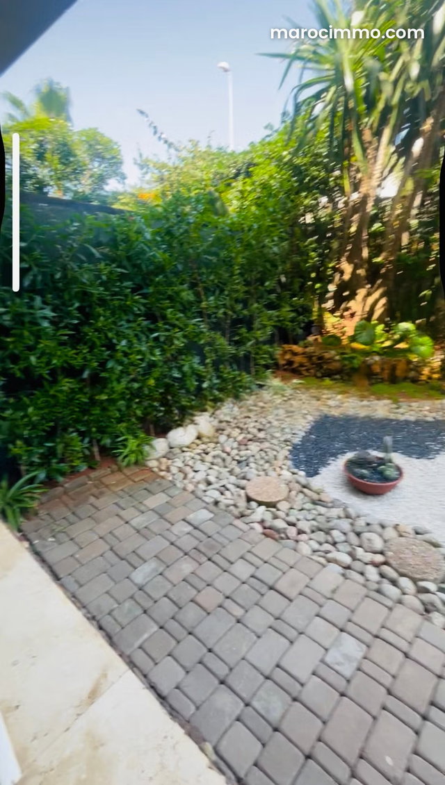 Appartement RDJ à Vendre Ain Diab. 3 ch. 128 m2 habitable jardin 55 m2 — 2
