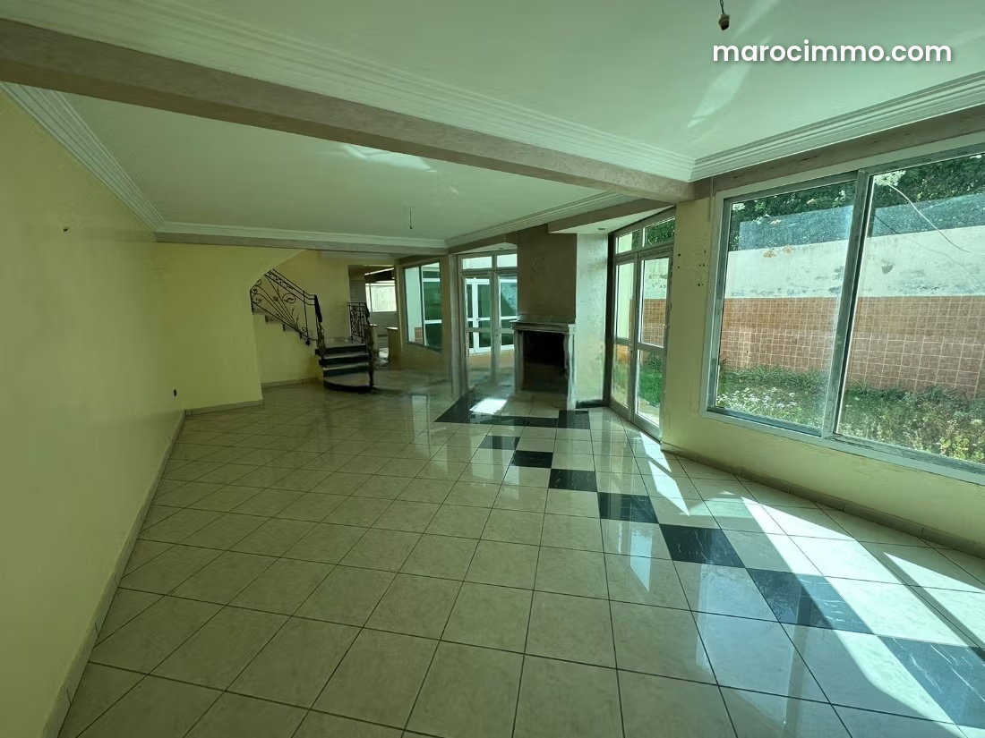 390 sqm villa for rent, Nassim, Casablanca, garden and bright spacious interiors — Casablanca