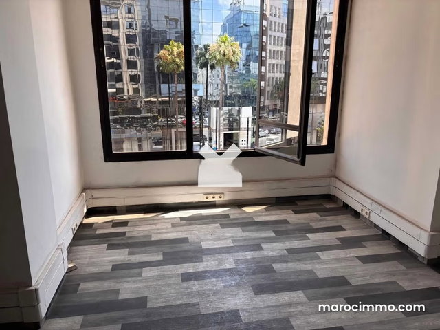 Bureau à Louer de 152.0 m² à Casablanca, Triangle D'Or — 2