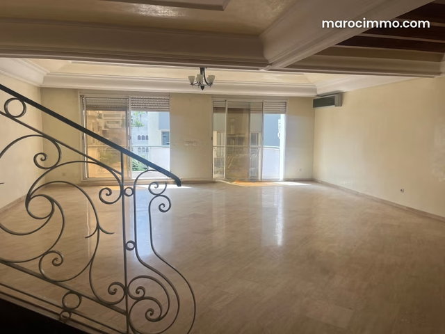 Superbe appartement duplex à vendre à Racine. 5 grandes pièces. Terrasse — 5