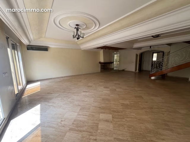 Superbe appartement duplex à vendre à Racine. 5 grandes pièces. Terrasse — الدار البيضاء