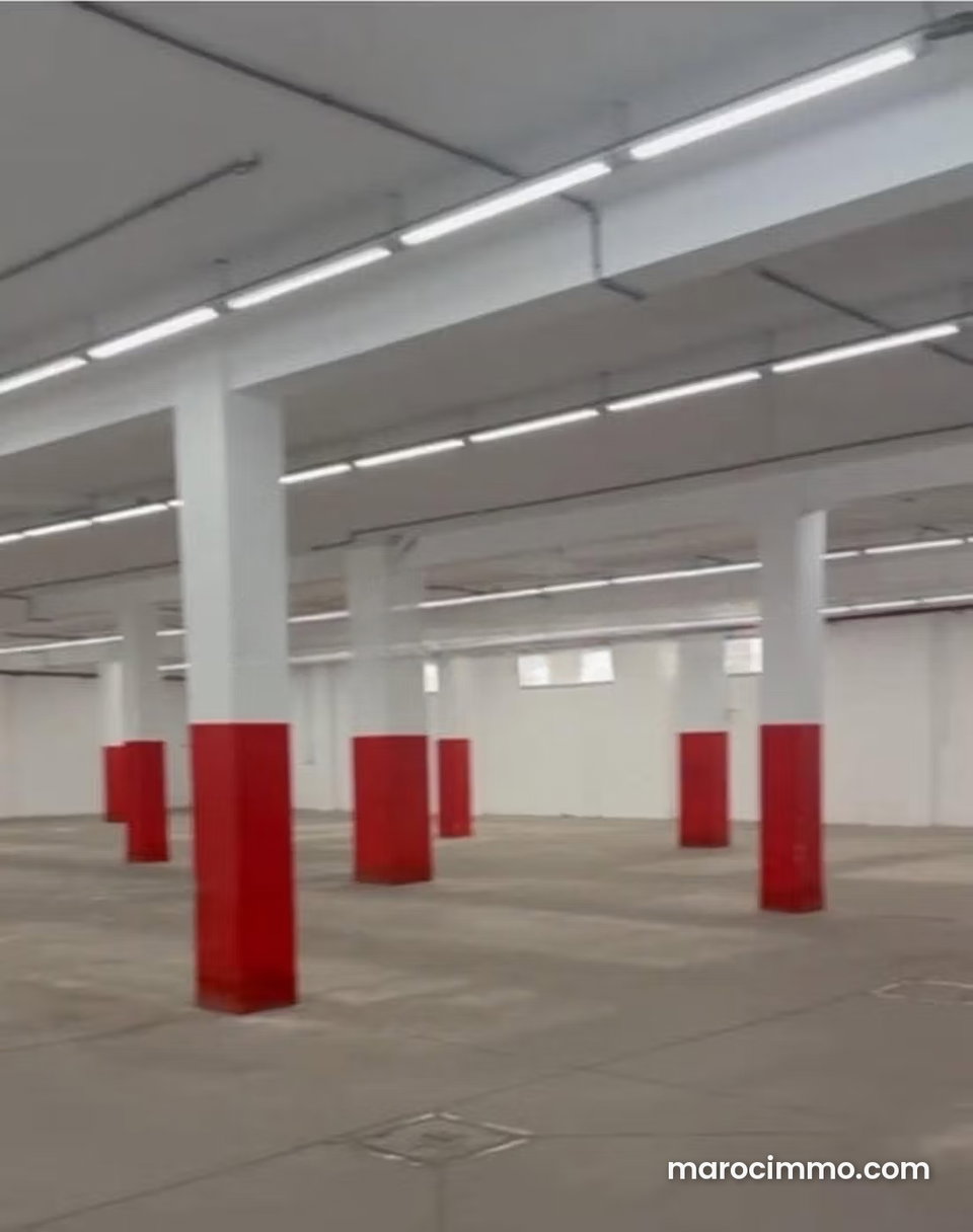 Louez ce local commercial à Lissasfa. Superficie 1200 m²