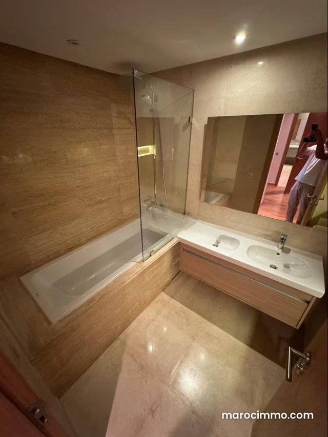 Appartement en location à Souissi, résidence avec piscine et salle de sport — 5