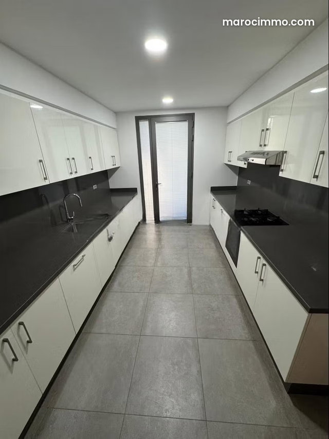 Appartement en location à Souissi, résidence avec piscine et salle de sport — 2