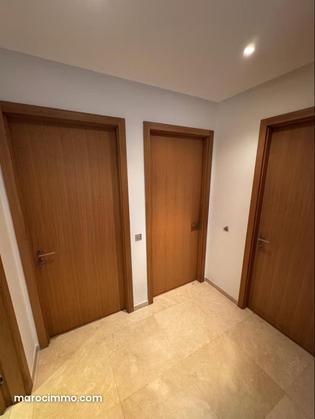 Appartement en location à Souissi, résidence avec piscine et salle de sport — 4