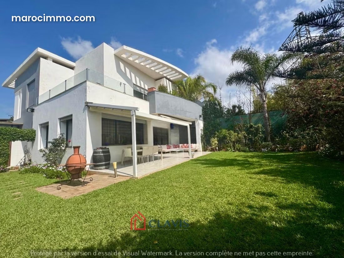 450 m² Villa with Garden for Sale in Central Bouskoura — Bouskoura