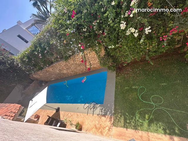 Villa de haut standing à vendre à Californie. 3 pièces. Belle terrasse et jardin — 4