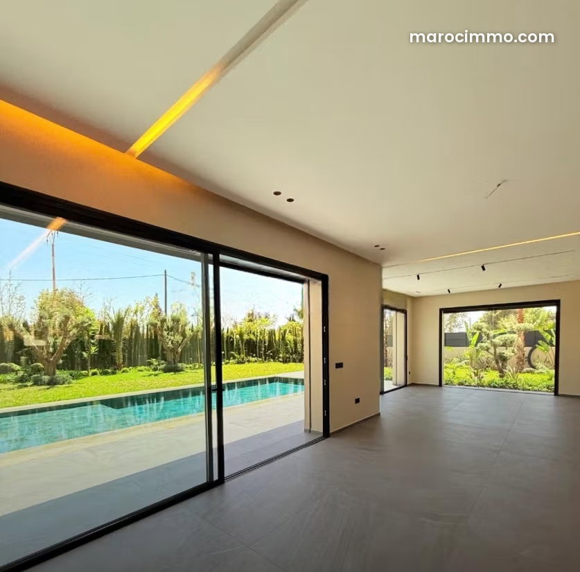 Contemporary 500 sqm Villa with Pool and Atlas Mountain Views, Marrakech — Marrakesh