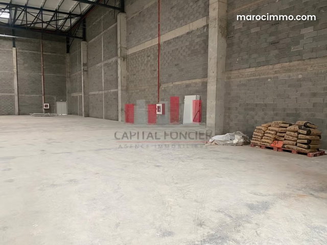 Hangar industriel neuf aux normes internationales de 1.900 m de surface utile a la location a ain sebaa — 2