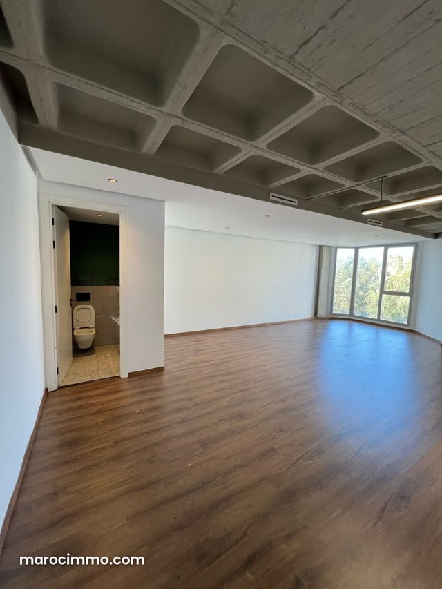 Bureau neuf, 70 m², aménagé, CIL — 2