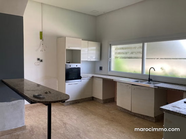 Luxurious House for Sale in Bouskoura, 4 Comfortable Bedrooms. Beautiful Terrace and Garden — 4