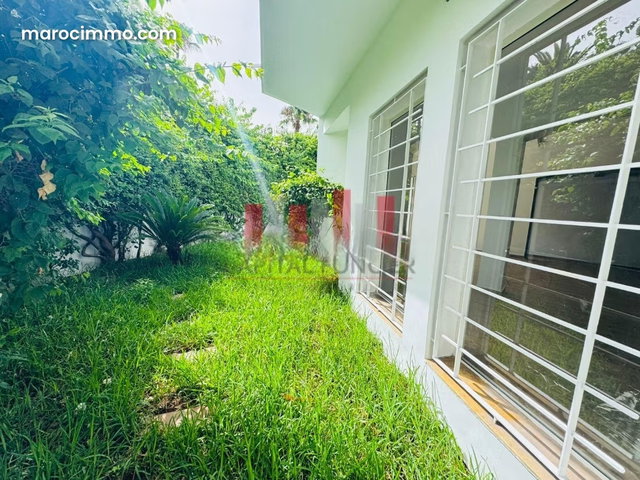 Superbe villa à louer à Anfa. Superficie 293 m². Parking et terrasse — 4