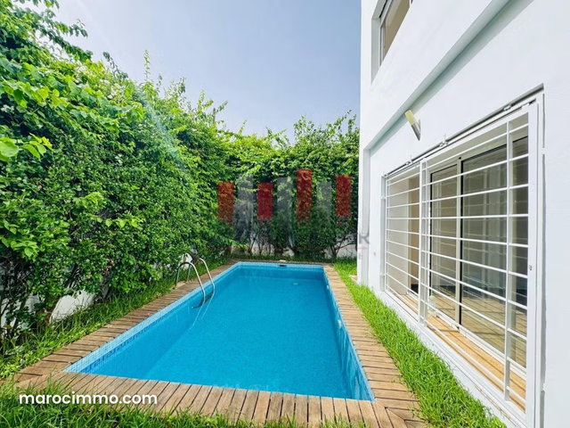 Superbe villa à louer à Anfa. Superficie 293 m². Parking et terrasse — 3