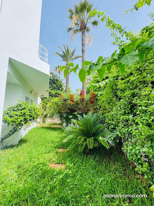 Superbe villa à louer à Anfa. Superficie 293 m². Parking et terrasse — 2