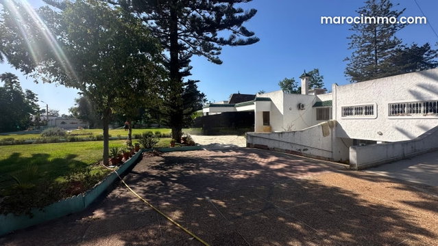 Villa à vendre à Souissi. Superficie bâti 1000 m². Belle terrasse et jardin — 2