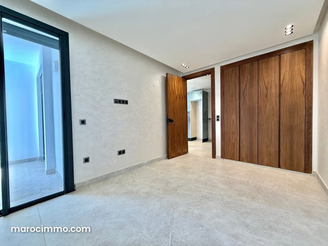 Très beau studio neuf jamais habité au sein d’un immeuble de standing — 3