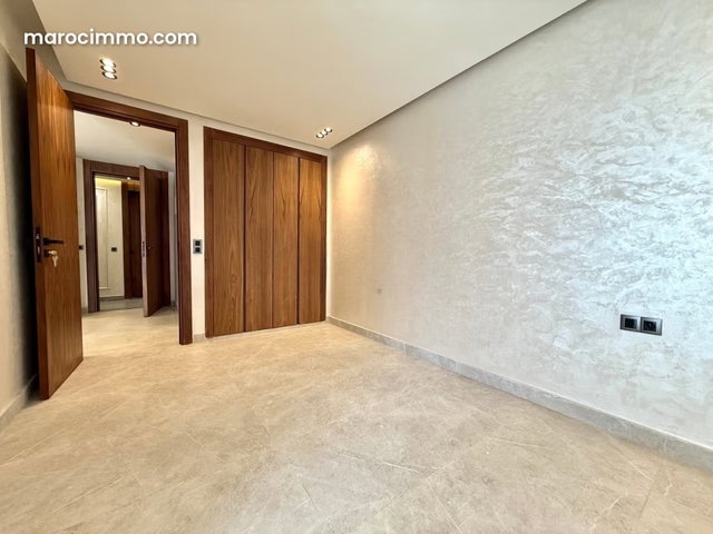 Très beau studio neuf jamais habité au sein d’un immeuble de standing — 4