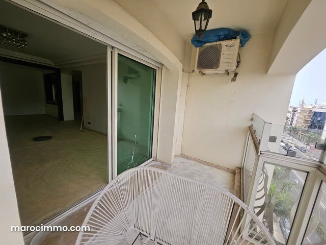 Rent this apartment in Racine. 4 bedrooms. Double-glazed windows and a secure door — 3