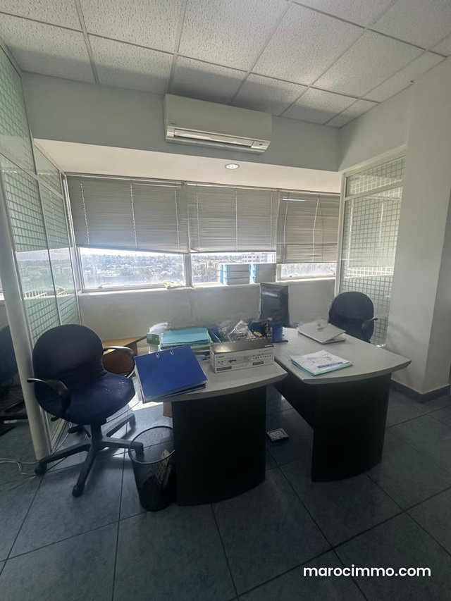 Plateau de bureau cloisonné de 181 m² ANFA — 4
