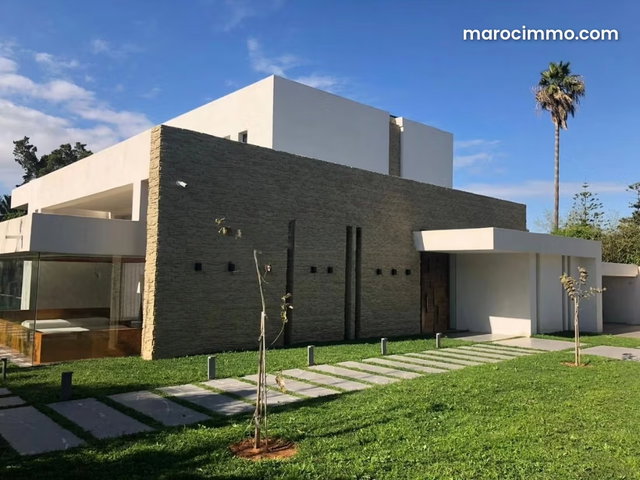 Luxurious 5-Bedroom Villa with Pool — 3