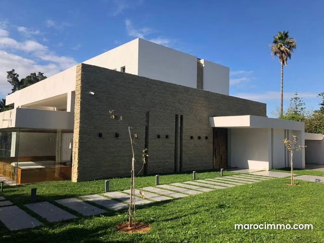 Luxurious 5-Bedroom Villa with Pool — Rabat
