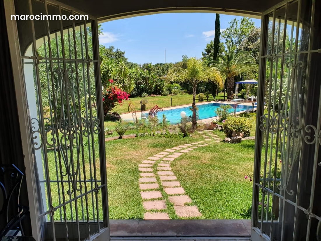 Villa 5 chambres avec piscine et jardin, Souissi, Rabat — Rabat