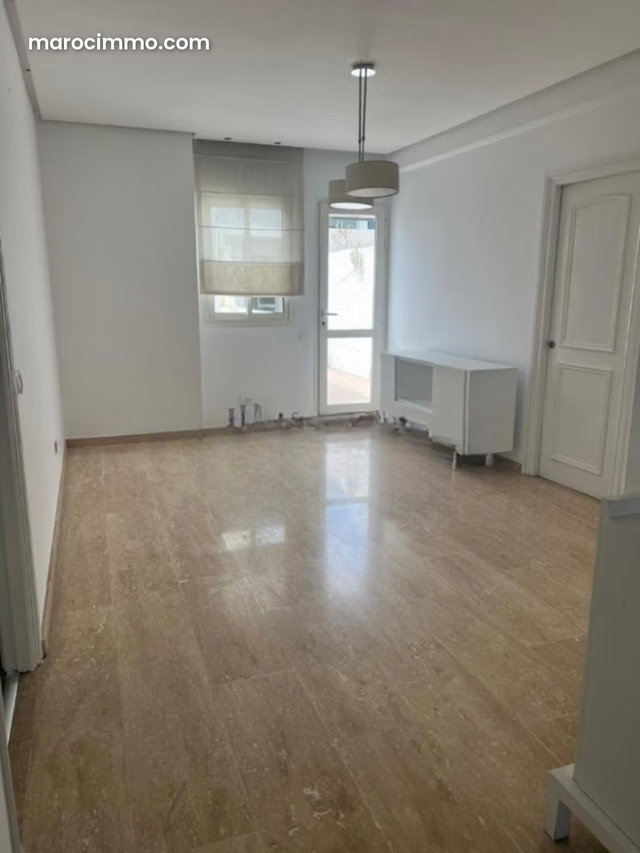 Appartement vide t4 de 200 m² — 4