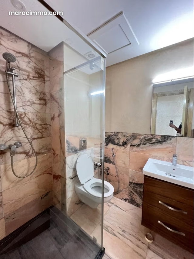 Apartment for rent in Beauséjour. 2 comfortable bedrooms. Elevator and parking spaces — 3
