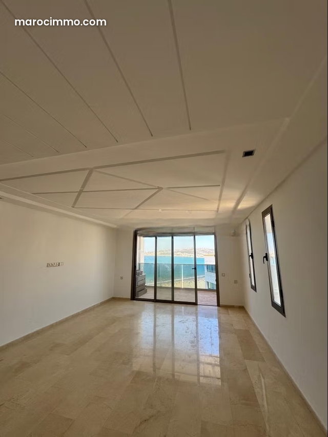 Rent this apartment in De La Plage. 4 rooms. Elevator and garage — 2