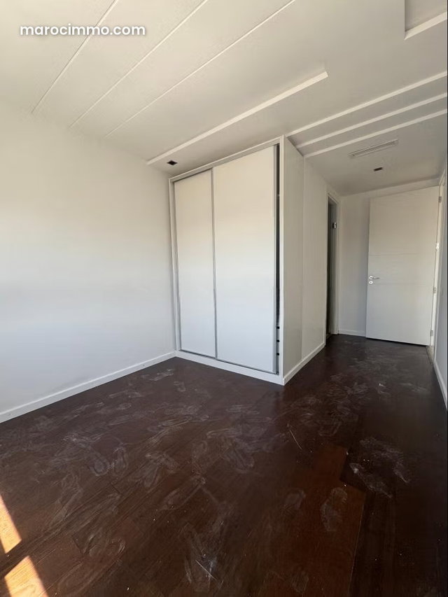 Rent this apartment in De La Plage. 4 rooms. Elevator and garage — 4
