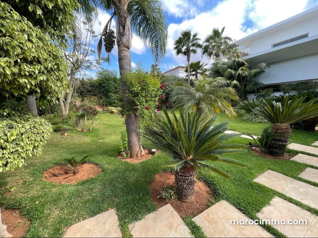 1,600 sqm Villa with Swimming Pool and Landscaped Garden in Souissi, Rabat — Rabat