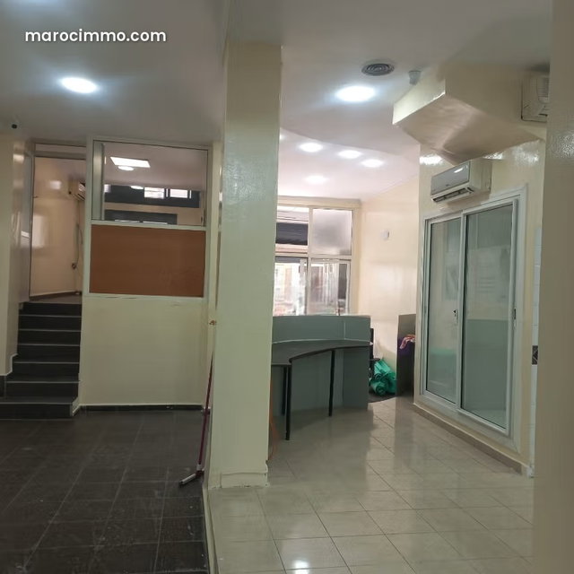 Local commercial à louer à Mers Sultan. Surface totale 210 m² — 5