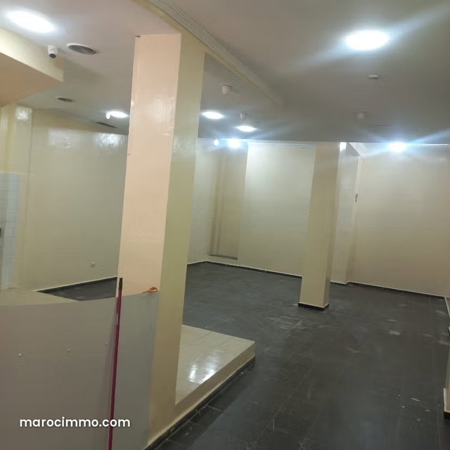 Local commercial à louer à Mers Sultan. Surface totale 210 m² — 4
