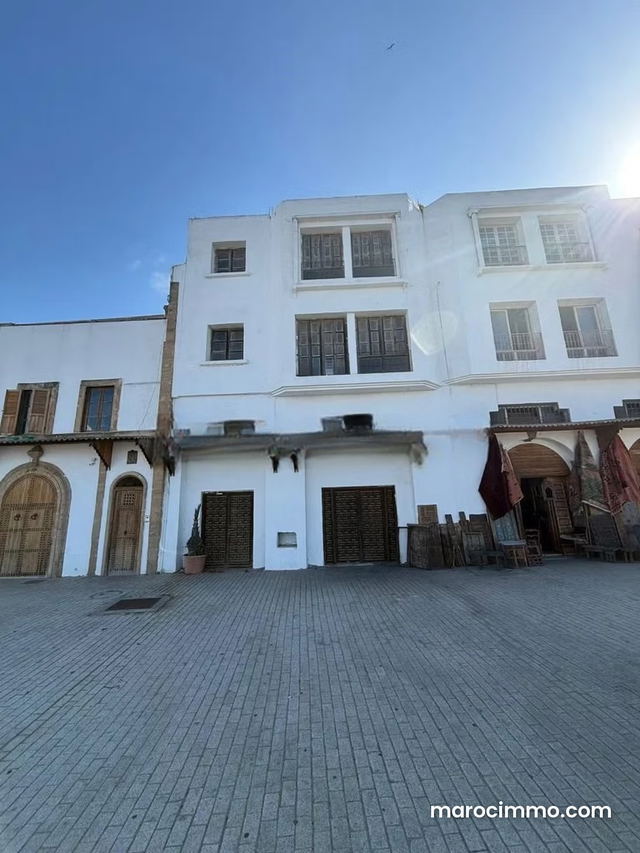 Immeuble à vocation commerciale et de restauration — Rabat