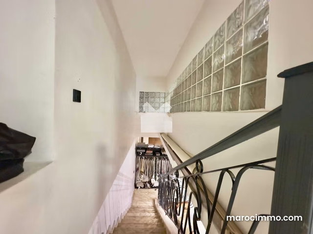 Local commercial à Louer de 210.0 m² à Casablanca, Hopitaux — 2
