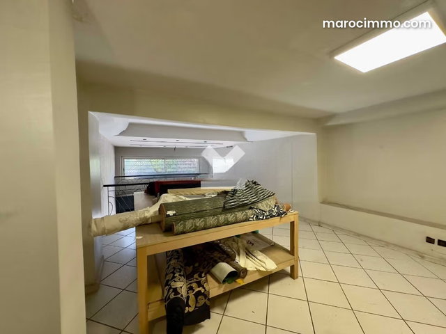 Local commercial à Louer de 210.0 m² à Casablanca, Hopitaux — 5