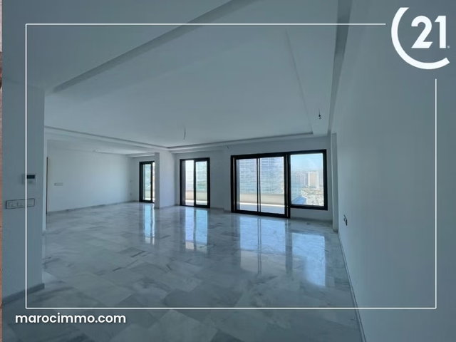 Elegant City Center Apartment — 3
