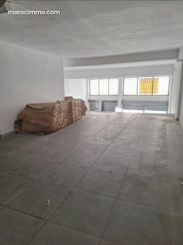 Local commercial avec 2 rideaux à la vente — 3