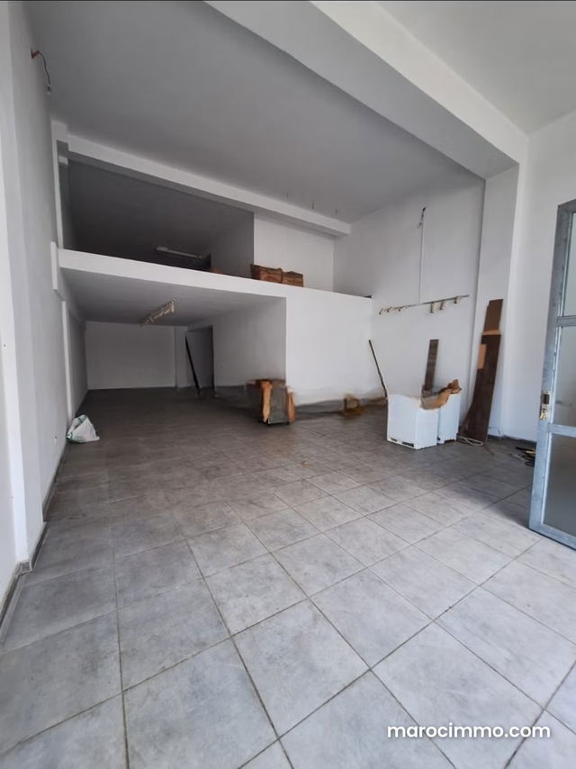 Local commercial avec 2 rideaux à la vente — Casablanca