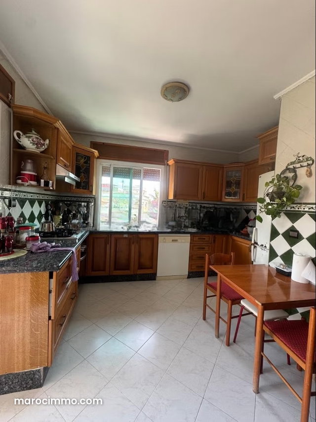 Très belle maison en vente à Iberie. 5 chambres. Grand balcon — 5