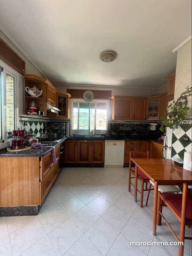Très belle maison en vente à Iberie. 5 chambres. Grand balcon — 4