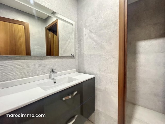 Bel appartement en location à Gauthier. 4 grandes pièces. Fenêtres avec double vitrage et porte blindée — 5