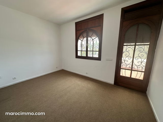 Villa en Location à Hay Riad — 3