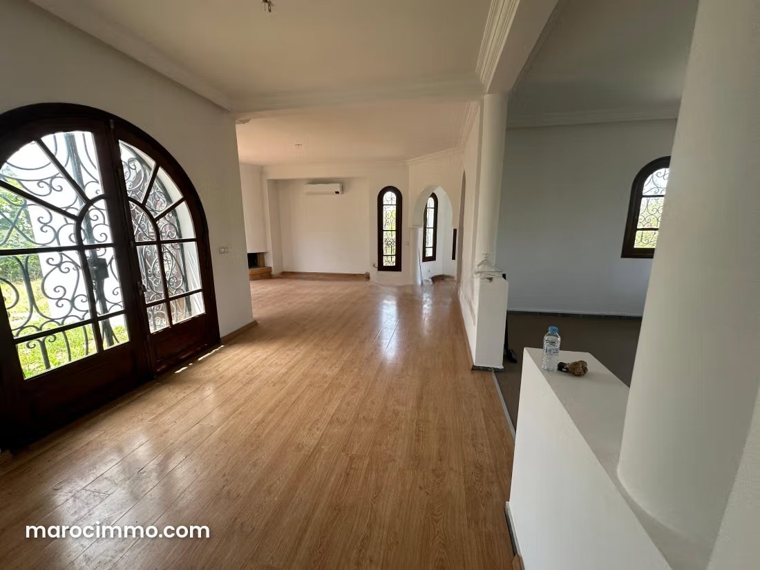 350 sqm Villa with Garden for Rent, Riyad, Rabat — Rabat