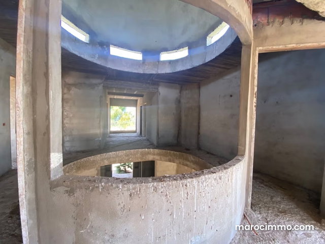 Luxurious Semi-Finished Villa for Sale in Dar Bouazza. 927 m². Beautiful Terrace and Garden — 3