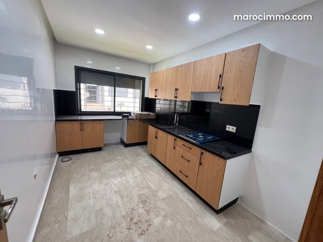 Superbe appartement à vendre à Harhoura. 3 grandes pièces. Salon traditionnel et porte blindée — 3