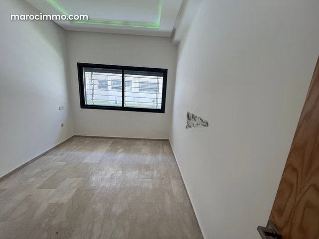 Superbe appartement à vendre à Harhoura. 3 grandes pièces. Salon traditionnel et porte blindée — 5