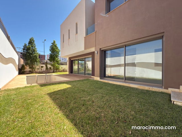 Exceptional new 4-bedroom villa with pool — 2