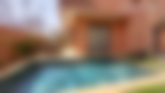 فيلا عصرية شبه جديدة للبيع بحي النخيل في مراكش — مراكش